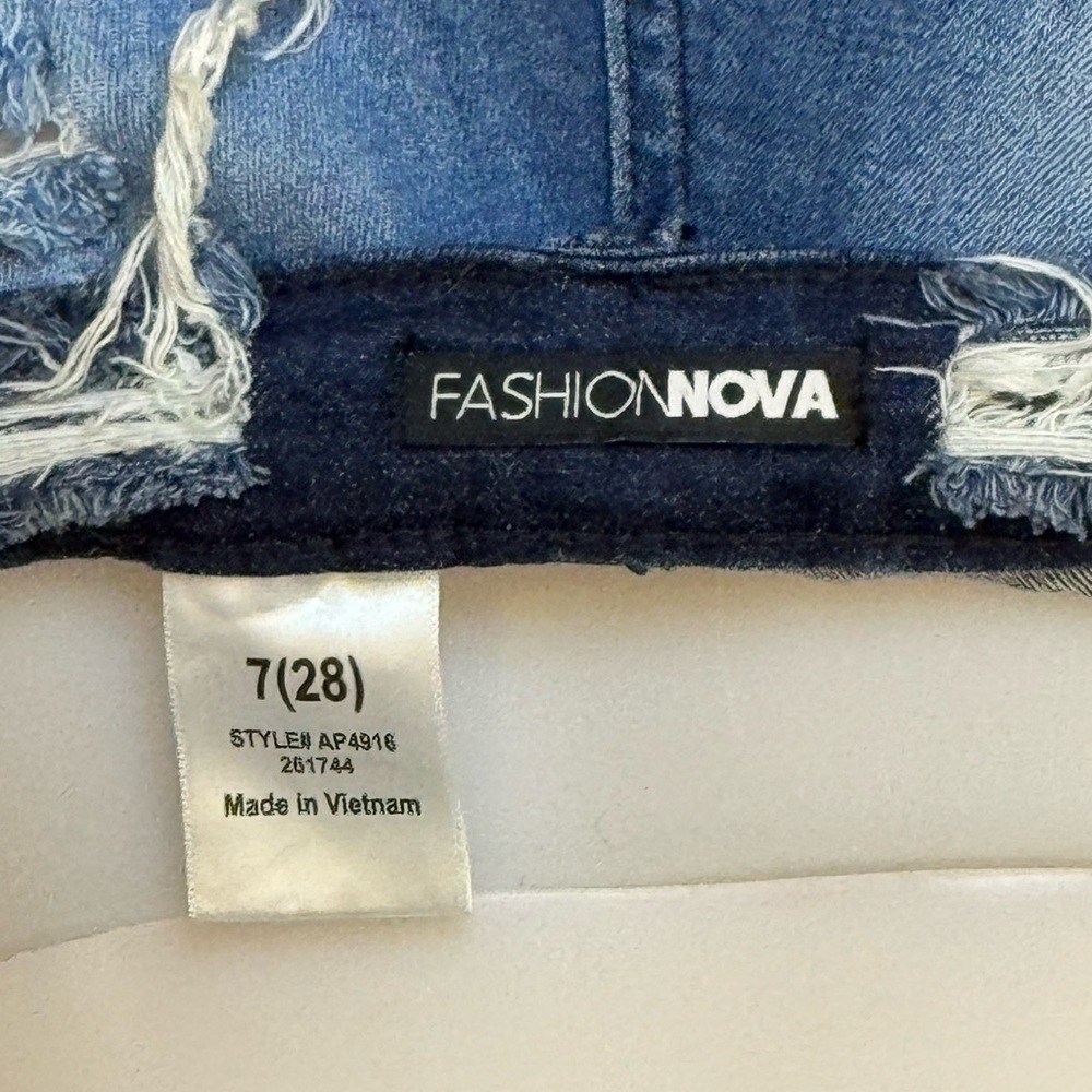 Fashion Nova Ripped/Distressed, patchwork, wide leg, high waist Jeans 33” inseam - Picture 2 of 5